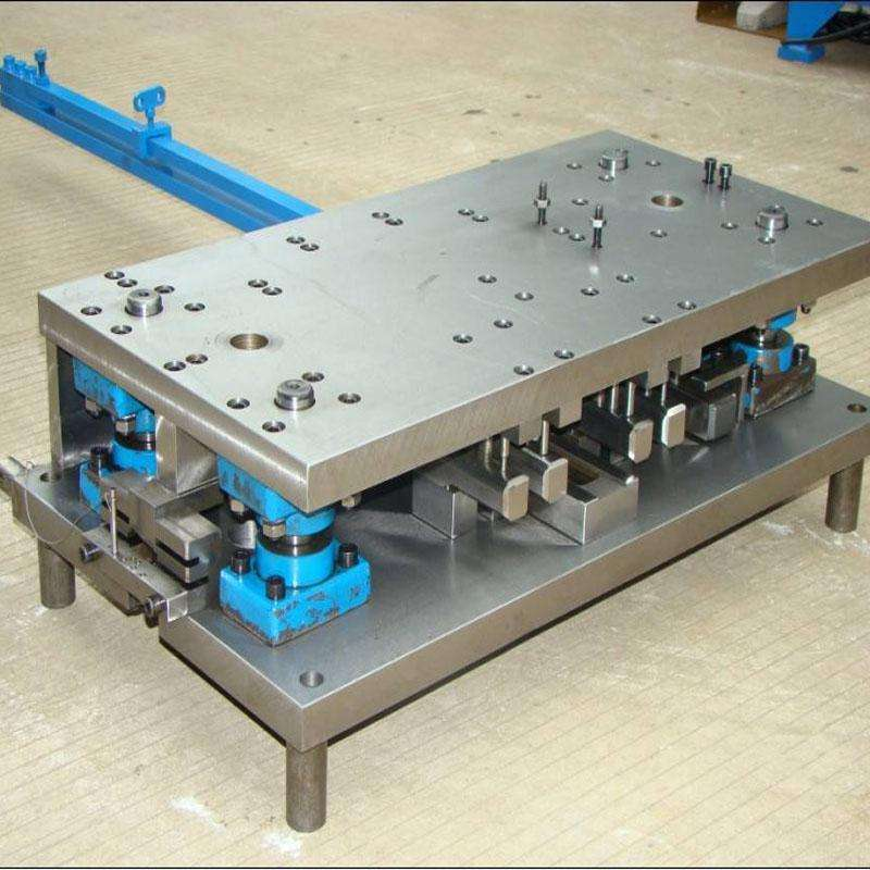 沖壓模具分類與行業(yè)術語，基礎要了解！